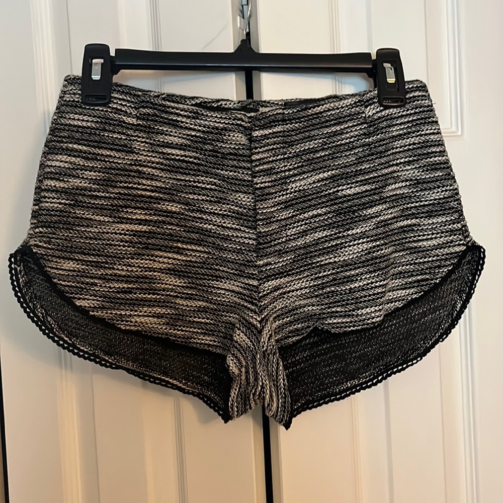 EXCELLENT CONDITION DIVIDED SHORTS, size small, zipper-fly